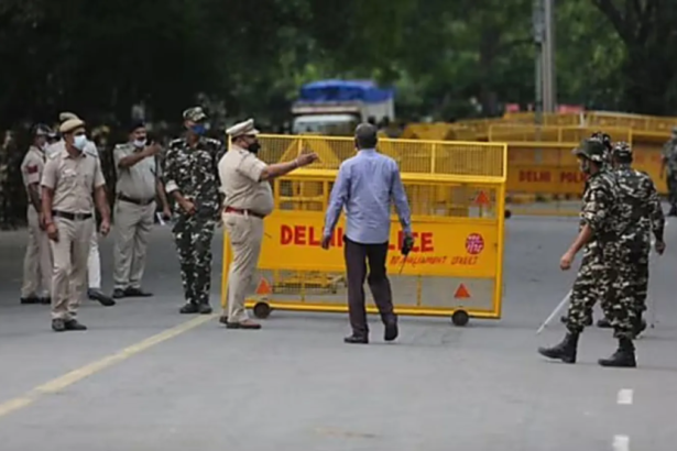 Delhi: दिल्ली पुलिस ने ख्याला से दो कुख्यात अपराधियों को किया गिरफ्तार, हथियार भी बरामद