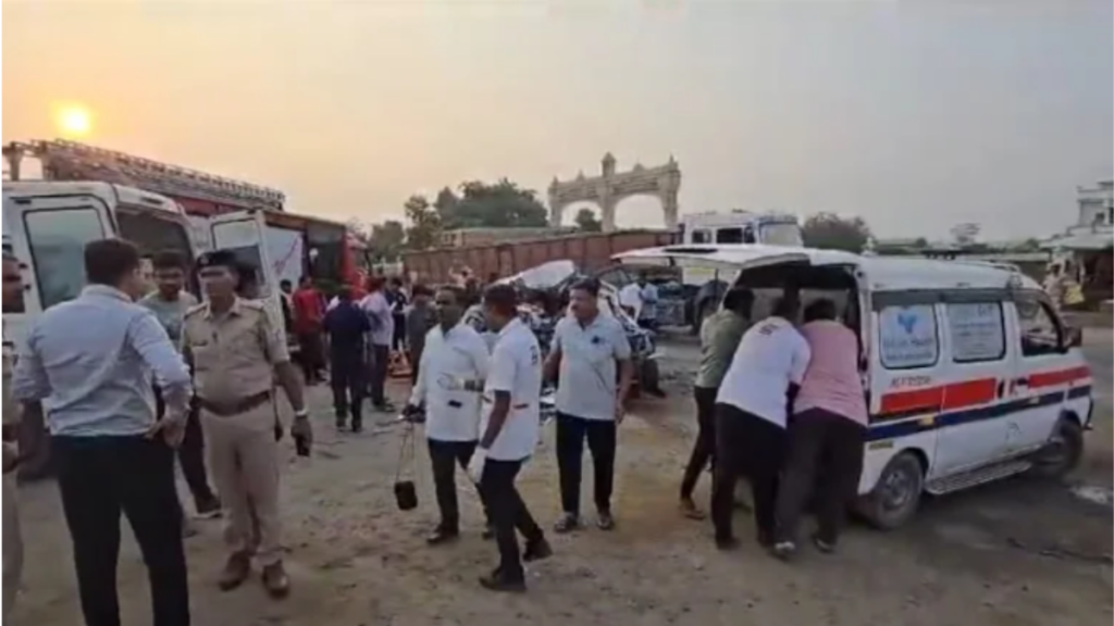 Gujrat: 120km की तेज स्पीड से आई कार और कुछ ही पलों में 7 लोगों की हुई दर्दनाक मौत, देखिए भयावह वीडियो