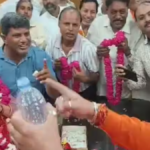 Jaipur: BJP विधायक का अजीब कारनामा, कांग्रेस से अलग हुए सांसदों को गंगाजल से 'शुद्ध' कर पिलाया गोमूत्र