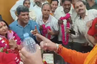 Jaipur: BJP विधायक का अजीब कारनामा, कांग्रेस से अलग हुए सांसदों को गंगाजल से 'शुद्ध' कर पिलाया गोमूत्र