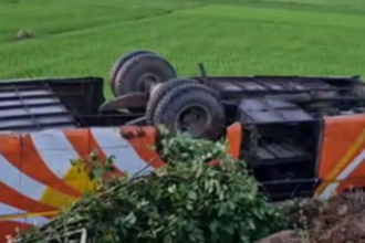 Orissa में बड़ा हादसा: यूपी के 37 श्रद्धालुओं से भरी बस पलटी, 4 की मौत, 33 घायल