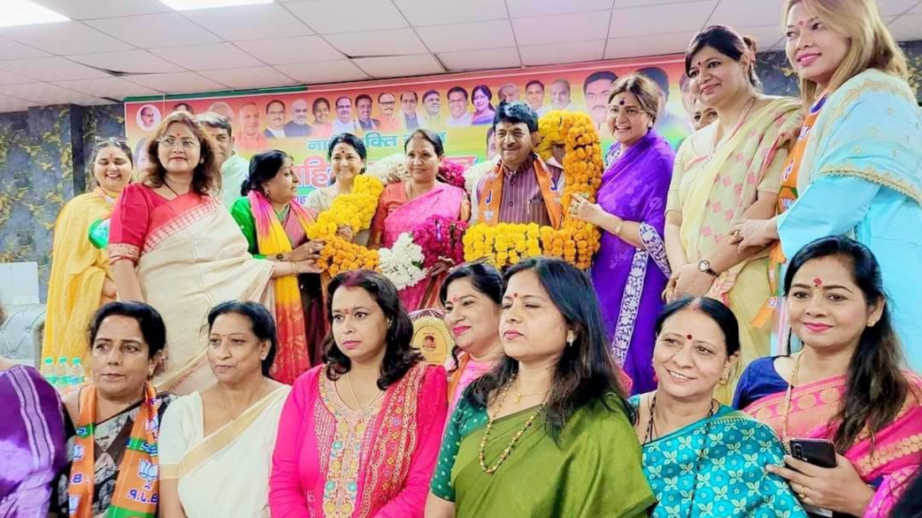 Ghaziabad: "नारी शक्ति वंदन सम्मेलन" का हुआ सफल आयोजन, महिला मोर्चा की पदाधिकारियों को किया गया सम्मानित