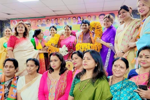 Ghaziabad: "नारी शक्ति वंदन सम्मेलन" का हुआ सफल आयोजन, महिला मोर्चा की पदाधिकारियों को किया गया सम्मानित