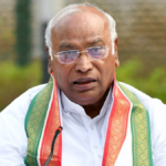 Jammu Kashmir: प्रचार के दौरान Mallikarjun Kharge की तबीयत बिगड़ी, कहा- "PM मोदी को सत्ता से हटाए बिना नहीं मरूंगा"