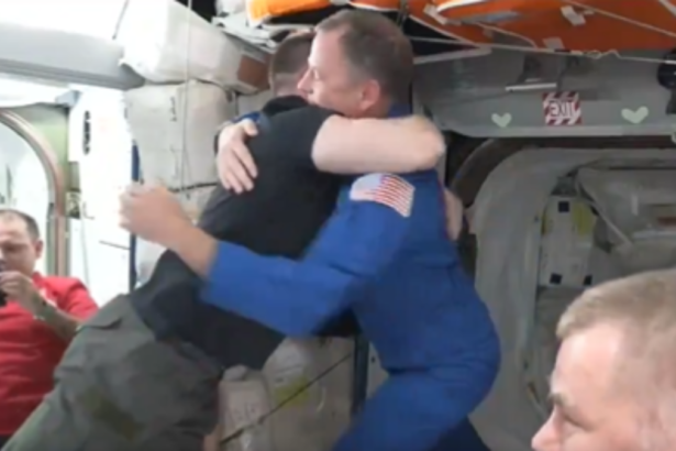 Sunita Williams को वापस लाने पहुंचा स्पेसएक्स ड्रैगन, अंतरिक्ष यात्रियों में जश्न का माहौल