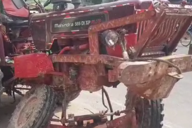 Noida में दर्दनाक हादसा: ऑल्टो कार और ट्रैक्टर की टक्कर में 4 की मौत, 1 घायल