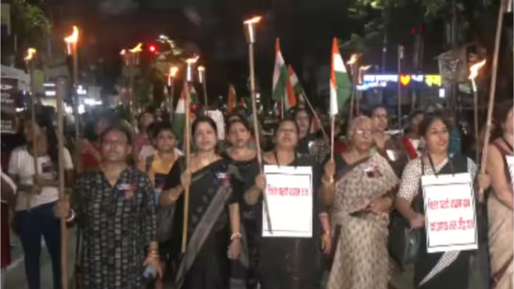 Kolkata Case: CM ममता ने ऐसा क्या बोल दिया, भड़के पीड़िता के माता-पिता ने कह दिया- असंवेदनशील