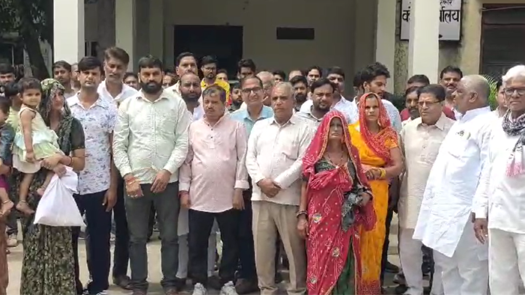 सीकर में युवक को कार पर घसीटने का वीडियो वायरल