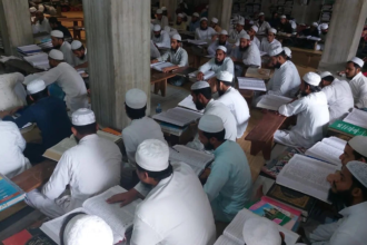 Aligarh: जमीयत उलेमा के मौलाना का आरोप, "सरकार कर रही है मदरसा संचालकों को टॉर्चर"