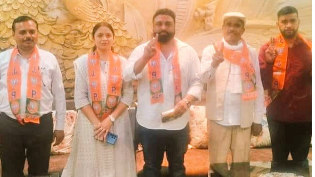 वायरल वीडियो विवाद: अमरोहा के स्कूल प्रिंसिपल ने BJP में शामिल होकर टाली कार्रवाई?