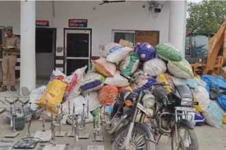 Ghaziabad: लोनी थाना पुलिस ने खुलासा किया पटाखा