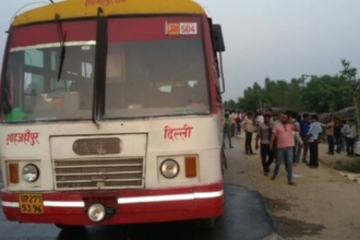 Uttar Pradesh: शाहजहांपुर में रोडवेज बस खाई में पलटी, ड्राइवर गंभीर रूप से घायल