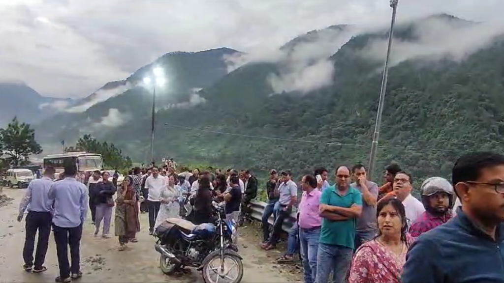 Uttarkashi में चारधाम यात्रियों की संख्या बढ़ी, लेकिन लैंडस्लाइड बना चुनौती