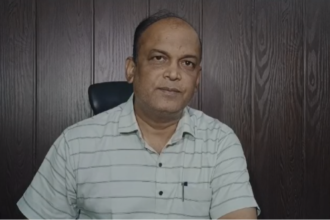 Varanasi: कलेक्ट्रेट परिसर में अवैध ऑफिस से ठगी, रिटायर्ड बाबू निकला सरगना