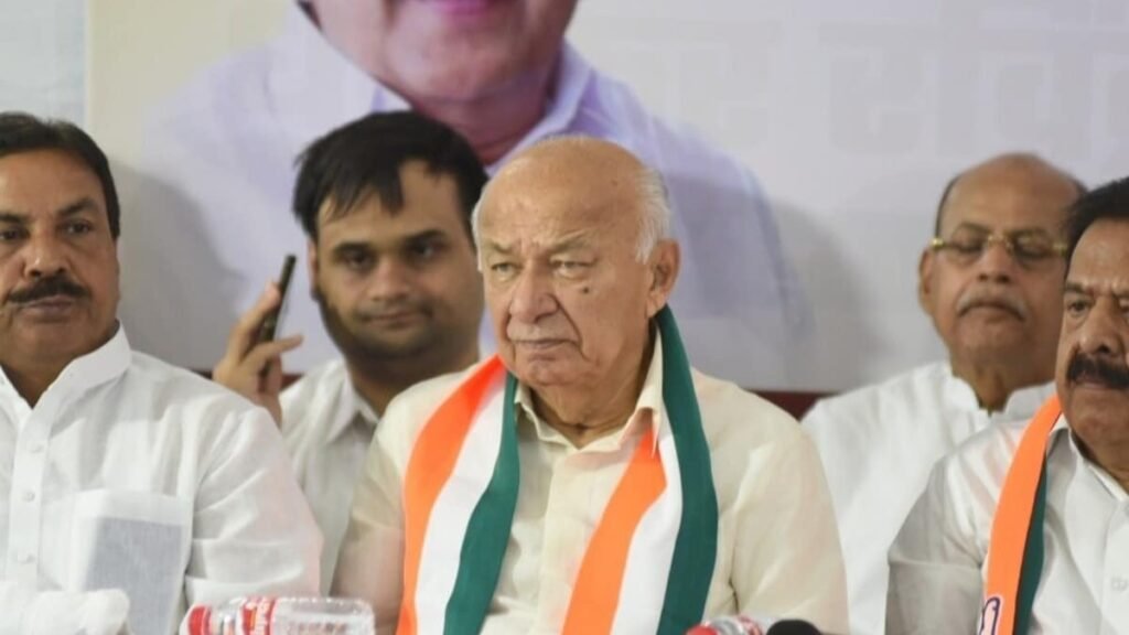 Jammu-Kashmir: चुनाव से ठीक पहले पूर्व गृह मंत्री और कांग्रेस के बड़े नेता सुशील शिंदे ने ये बयान देकर मचा दी सनसनी