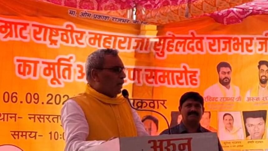 UP: कैबिनेट मंत्री ओमप्रकाश राजभर ने जनसभा में कहा, टेम्पू चलाते-चलाते आज सरकार चला रहे हैं 1 ओमप्रकाश राजभर