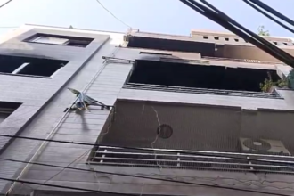 Delhi के फर्श बाजार इलाके में घर में लगी आग, मां-बेटे की मौत, चार की हालत गंभीर