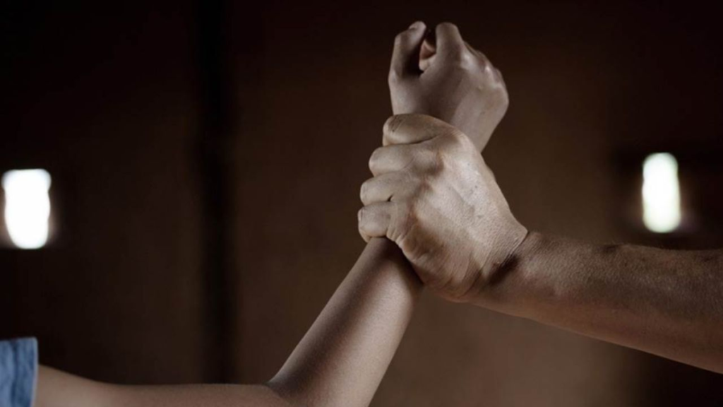 Agra-Lucknow एक्सप्रेसवे पर स्लीपर बस में युवती से छेड़छाड़