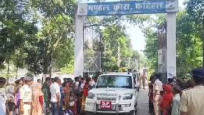 Haridwar: जेल से दो कैदी फरार, रामलीला के दौरान सीढ़ी लगाकर दीवार फांदी, सुरक्षा पर उठे सवाल 1 Haridwar: जेल से दो कैदी फरार, रामलीला के दौरान सीढ़ी लगाकर दीवार फांदी