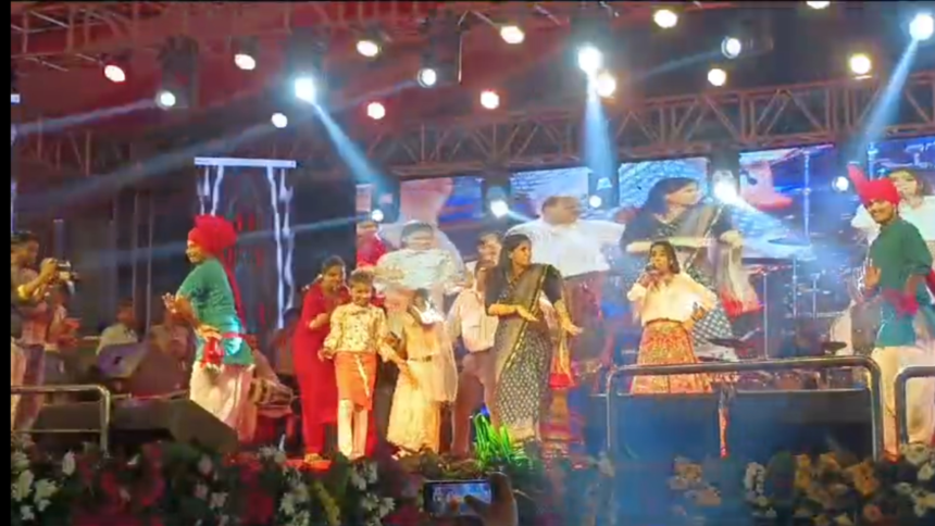 Kalki Mahotsav In Sambhal: महिला SDM नीतू रानी का डांस वीडियो वायरल, हरियाणवी गाने पर थिरकीं 1 Kalki Mahotsav In Sambhal: महिला SDM नीतू रानी का डांस वीडियो वायरल