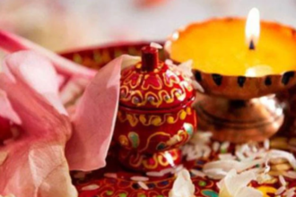 Karwa Chauth: अपनी सास के लिए खास गिफ्ट्स जो बनाएं इस दिन को यादगार