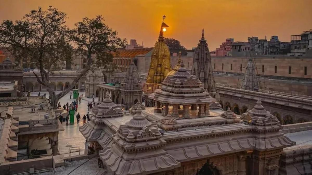 Kashi: विजयदशमी पर काशी विश्वनाथ मंदिर में शास्त्र सम्मत प्रसादम की बिक्री शुरू