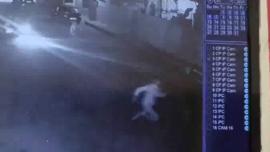 UP: 'ललितपुर' नौकरी से लौटते वक्त युवक से दबंगों ने की मारपीट, CCTV में कैद घटना 1 UP: 'ललितपुर' नौकरी से लौटते वक्त युवक से दबंगों ने की मारपीट