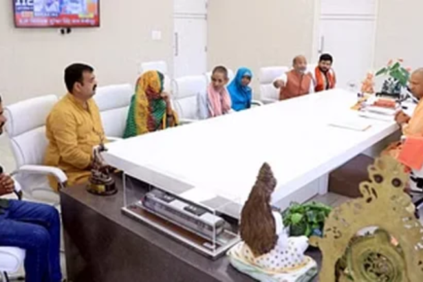 UP: CM Yogi आदित्यनाथ ने बहराइच हिंसा में मारे गए युवक के परिजनों