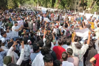 UP News: यति नरसिंहानंद के विवादित बयान से यूपी में बवाल जारी