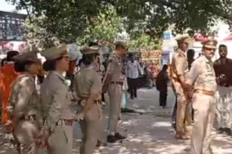 Ghaziabad: शिक्षक ने खंड शिक्षा अधिकारी कार्यालय में पेट्रोल की केन के साथ खुद को किया बंद, उत्पीड़न का लगाया आरोप