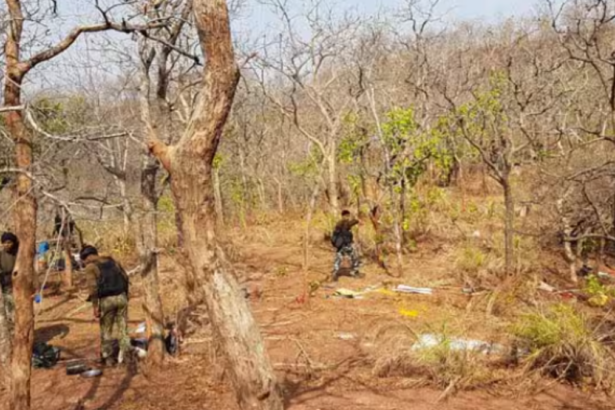Chhattisgarh में बड़ी सफलता: सुरक्षा बलों ने मुठभेड़ में 30 नक्सलियों को किया ढेर, कई हथियार बरामद