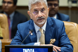 Delhi: पाकिस्तान दौरे से पहले एस जयशंकर का बड़ा बयान- "SCO की बैठक के लिए जा रहा हूं, भारत-PAK मुद्दों पर नहीं होगी बात"