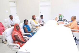 CM Yogi Adityanath ने अमेठी के पीड़ित परिवार से की मुलाकात, सरकारी नौकरी और 5 बीघा जमीन देने का किया वादा