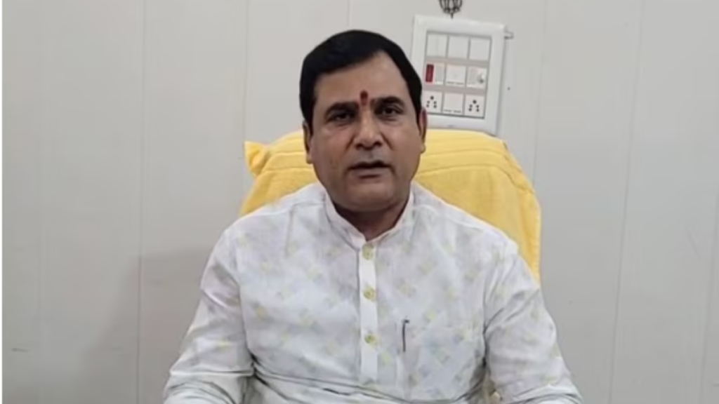 Ghaziabad: डासना देवी मंदिर पर हुए प्रदर्शन के बाद विधायक नंदकिशोर गुर्जर ने की कड़ी कार्रवाई की मांग