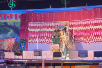 Delhi: श्रीराम की भूमिका निभा रहे कलाकार की रामलीला के मंच पर हार्ट अटैक से हुई मौत, वीडियो ने बढ़ाई लोगों की चिंता