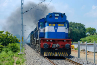 Delhi: त्योहारों के मौसम में कई ट्रेनें हुई कैंसिल, कहीं आप भी तो नहीं करने वाले थे इन ट्रेनों में सफर? यहां देखे लिस्ट