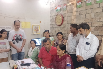 Kanpur: डेंगू के प्रकोप से निपटने के लिए ग्वालटोली आरोग्यधाम ने निशुल्क होम्योपैथिक दवाएं की प्रदान