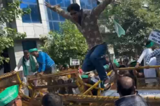 Noida में किसानों ने तोड़ी बेरीगेडिंग, प्राधिकरण का किया घेराव