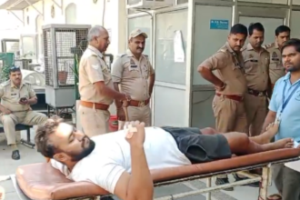Hapur में दिनदहाड़े गोलीकांड: बाइक सवार हमलावरों ने युवक को गोलियों से भूना, घटना CCTV में कैद