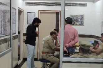 Noida: निजी यूनिवर्सिटी के पास हुई फायरिंग, बीए फर्स्ट ईयर छात्र को लगी गोली