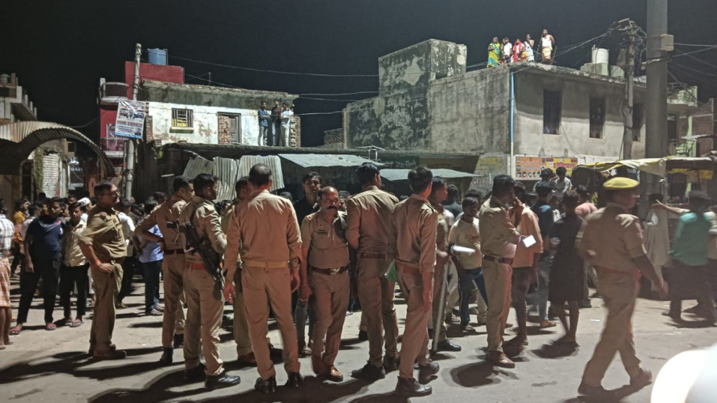 Mainpuri: अनियंत्रित थार ने ठेलों में मारी टक्कर, 4 बच्चों समेत आधा दर्जन लोग घायल