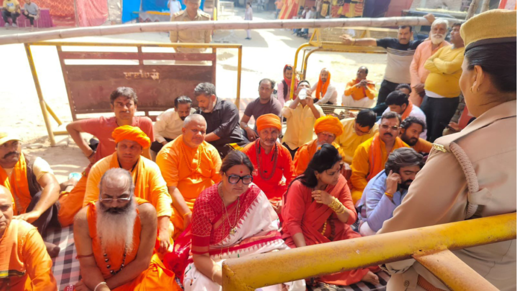 Ghaziabad: डासना मंदिर महापंचायत, साध्वी अन्नपूर्णा और उदिता त्यागी ने किया अनशन, पीएम मोदी को भेजी मांगें