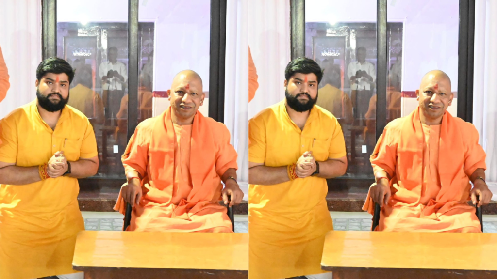 Gorakhpur: CM योगी से मिले हिंदू युवा वाहिनी के आयुष त्यागी, डासना देवी मंदिर हमले की दी जानकारी