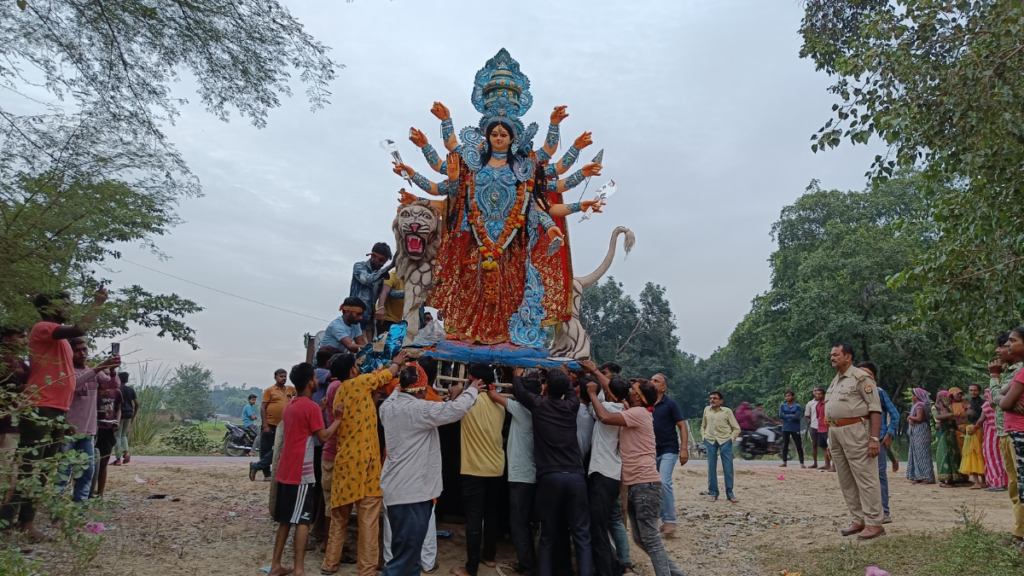 Uttar Pradesh: बहराइच में मूर्ति विसर्जन के दौरान साम्प्रदायिक बवाल, गोली लगने से एक युवक की मौत