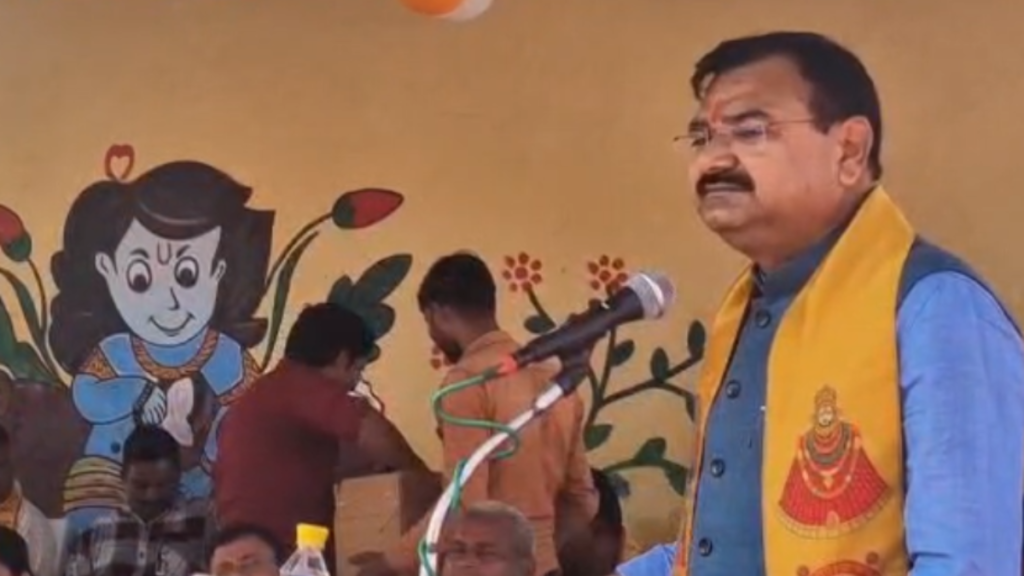 Uttar Pradesh: गाय की सेवा से बीमारियां ठीक करने का अनोखा दावा, मंत्री संजय गंगवार के बयान की हो रही चर्चा