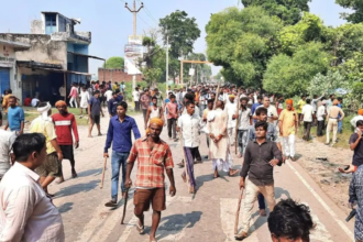 Uttar Pradesh: बहराइच में चेहरा छिपाने के लिए दंगाइयों ने मीडियाकर्मियों पर किया हमला, तोड़ा कैमरा