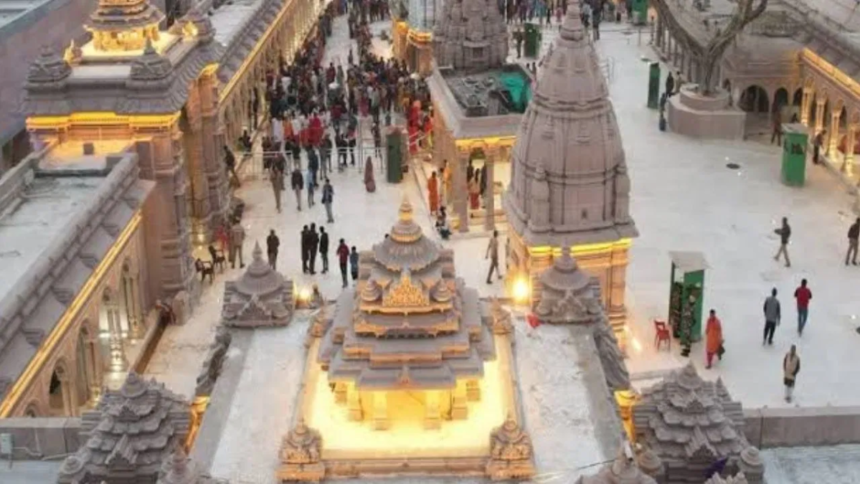 Varanasi के काशी विश्वनाथ मंदिर में धक्का-मुक्की के बाद स्पर्श दर्शन