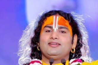 aniruddhacharya-maharaj-touched-salman-khan-feet-on-bigg-boss-18-set-fake-photo-viral-police-arrested-accused