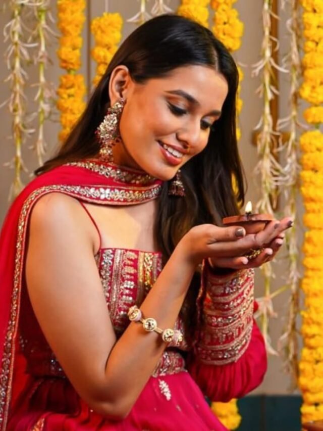 Diwali special outfits to wear on Diwali 2024