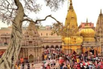 श्री काशी विश्वनाथ मंदिर में बेकाबू भीड़ के दबाव में दो श्रद्धालु अरघे में गिरे